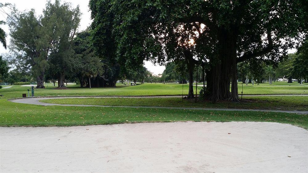 Hollywood Beach Golf Resort ภายนอก รูปภาพ